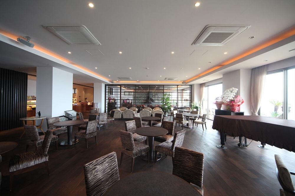 Amane Resort Seikai Beppu Bagian luar foto The lounge at Fukuoka Airport
