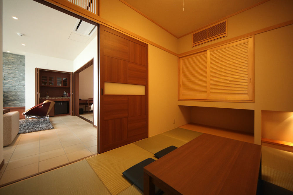 Amane Resort Seikai Beppu Bagian luar foto A traditional Japanese room with a shoji