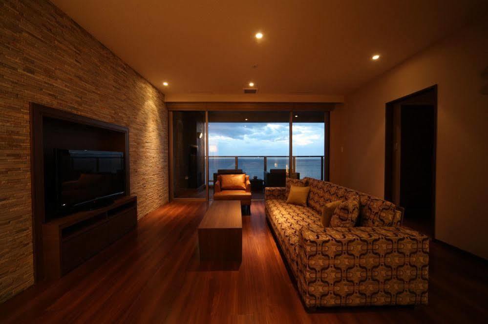 Amane Resort Seikai Beppu Bagian luar foto A living room in a Japanese apartment
