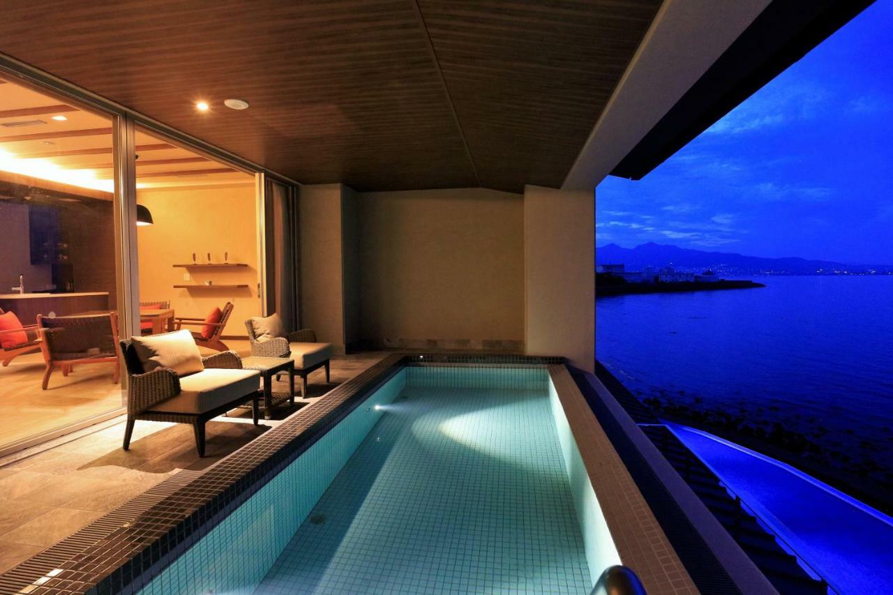 Amane Resort Seikai Beppu Bagian luar foto A private pool at a hotel