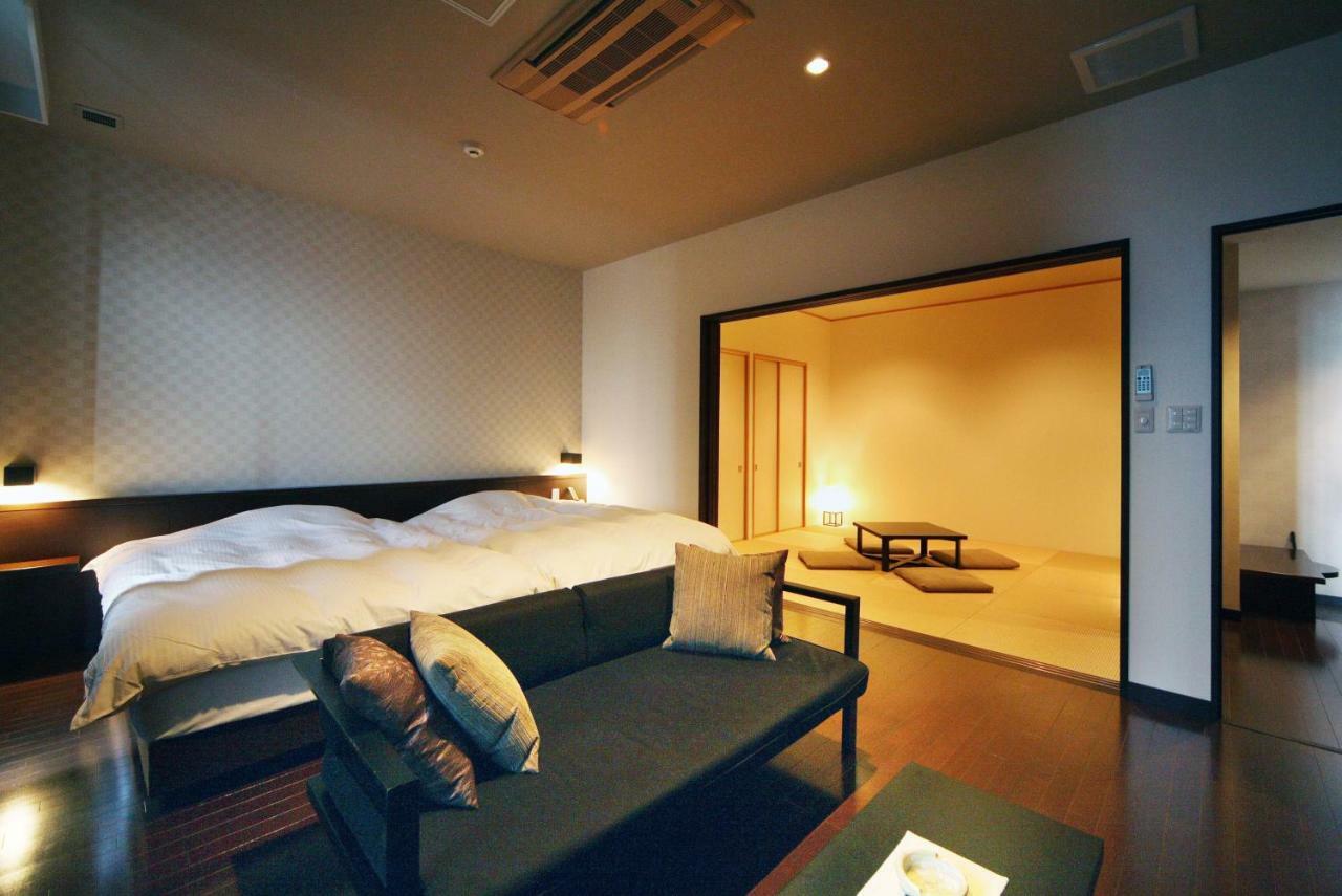Amane Resort Seikai Beppu Bagian luar foto A Japanese-style room with a futon